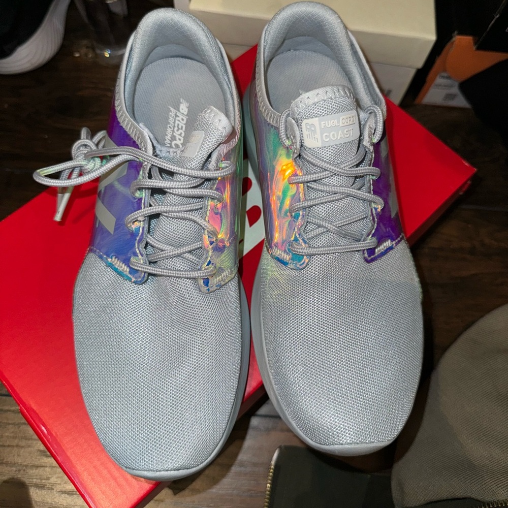 New Balance - Picture 2 of 3
